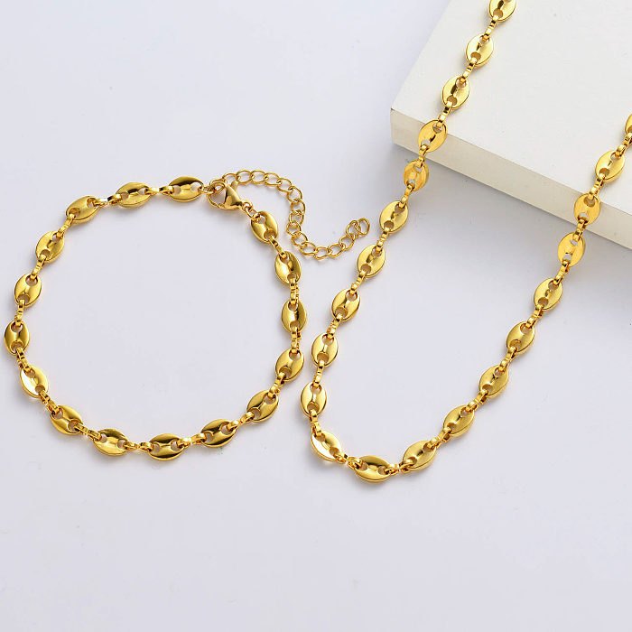 Cadena y pulseras ovaladas grabadas en relieve chapadas en oro de moda para mujer
