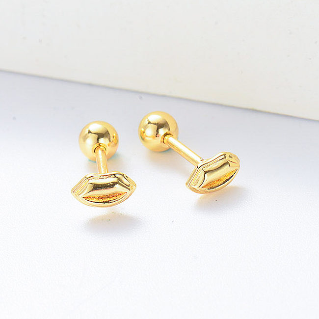 mini aretes de diseño con piercing en el labio chapados en oro