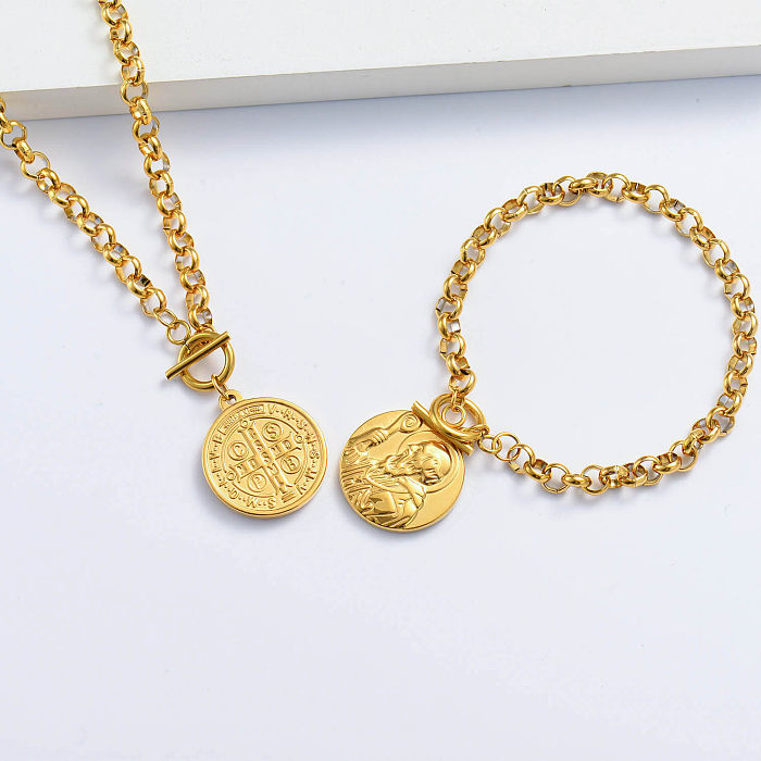 conjunto de pulseira e colar gravado religioso banhado a ouro