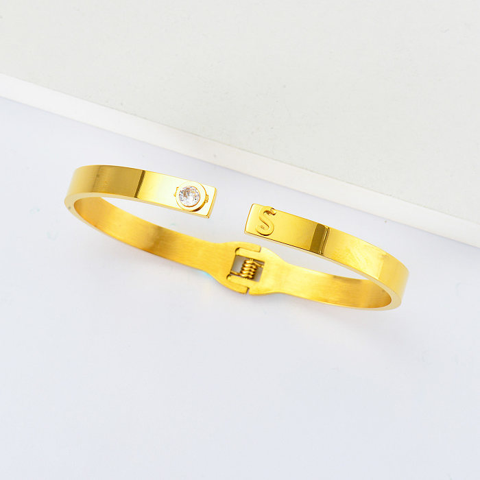 pulseira inicial em aço inoxidável com letra S banhada a ouro