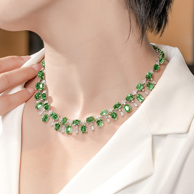 Halsketten mit grünem Turmalin und Diamanten für Frauen