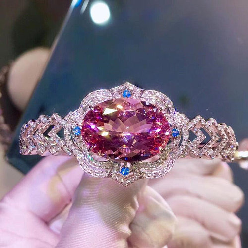 grand bracelet de luxe en quartz rose pour femme