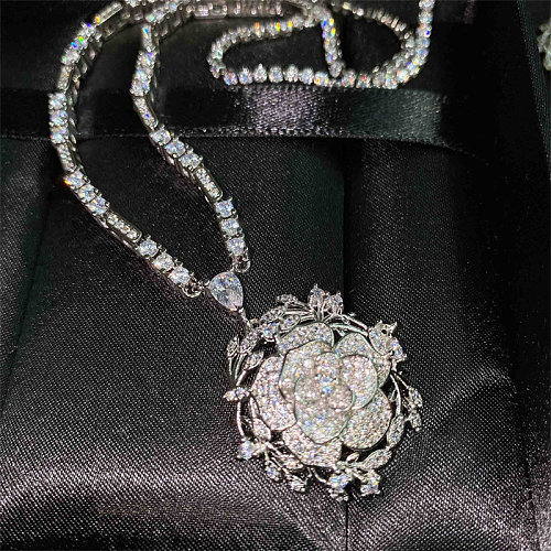 قلادة زهرة الورد النسائية مع الماس