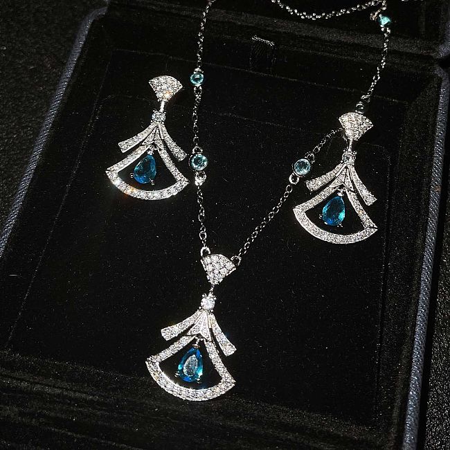 Ensemble luxueux de boucles d'oreilles et de collier en saphir diamant personnalisé