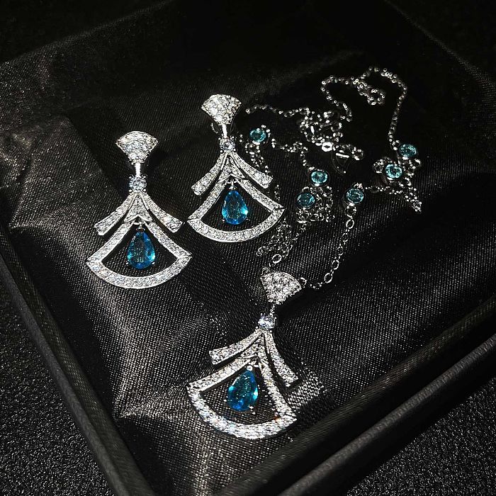 Ensemble luxueux de boucles d'oreilles et de collier en saphir diamant personnalisé