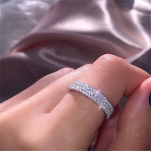 bagues de fiançailles en diamants étincelants pour femmes