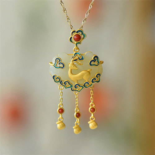 antike goldene Halsketten mit Jade als Glücksbringer