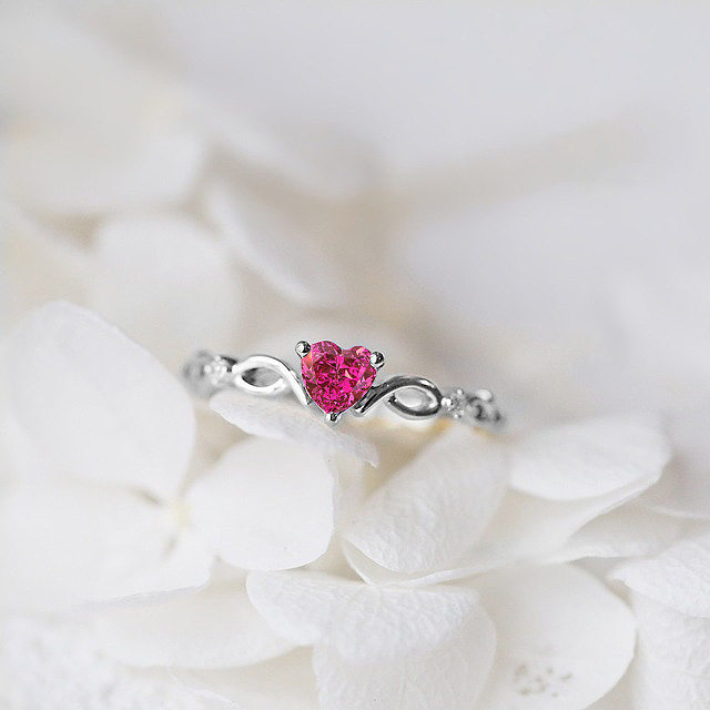 anillos de compromiso de corazón de piedras preciosas personalizados para mujer