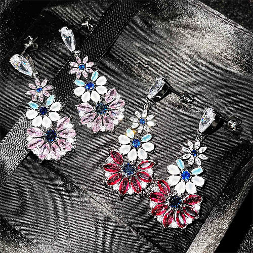 Luxurious Fashion Crystal Flower Earrings for Women