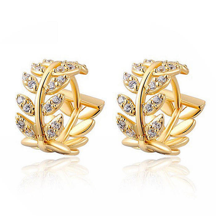 Pendientes de diamantes de hoja chapados en oro simple para mujer