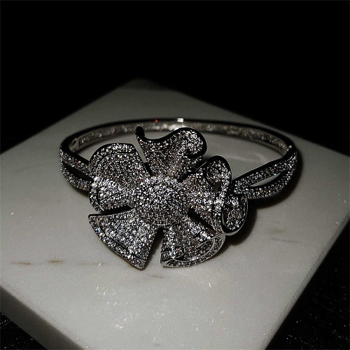 jolis bracelets de diamants pour femmes