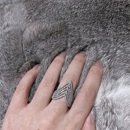 anillos de pirámide chapados en plata de moda para mujer