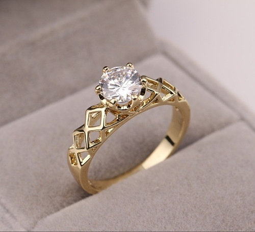 Anillos de moda en oro laminado de 18k con diamantes para mujer