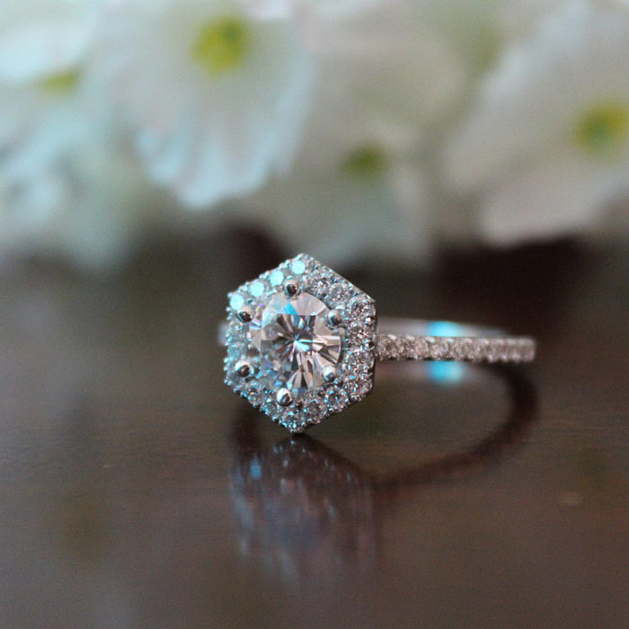 Anéis de casamento de diamante simples para mulheres