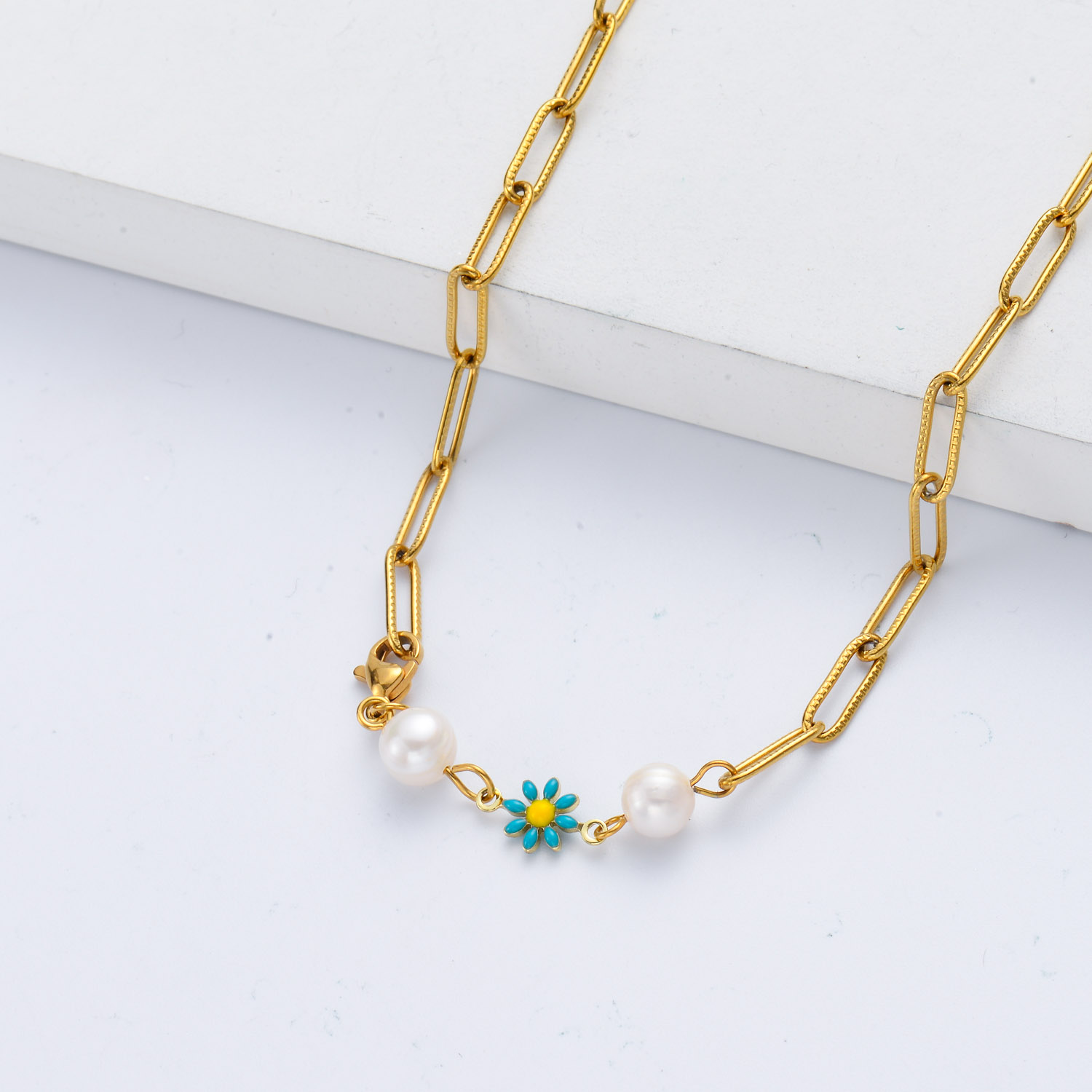 قلادة زهور الأقحوان الجميلة مطلية بالذهب مجوهرات نسائية - Jewenoir