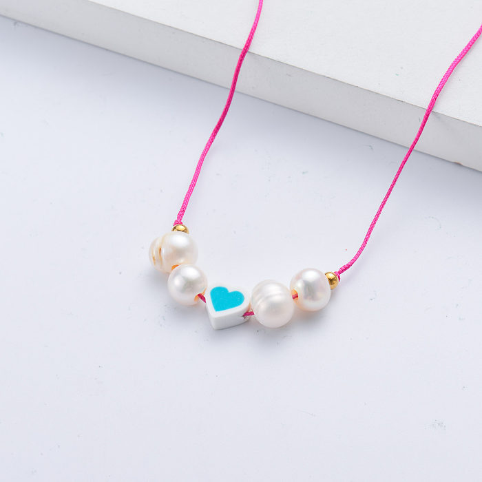 charme de coração azul branco anti-alérgico com colar de corda rosa pérola real para menina