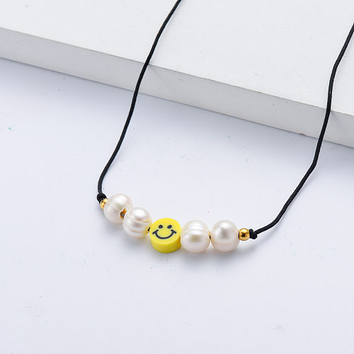 charme de smiley jaune de style décontracté avec collier de chaîne de corde noire perle d'eau douce