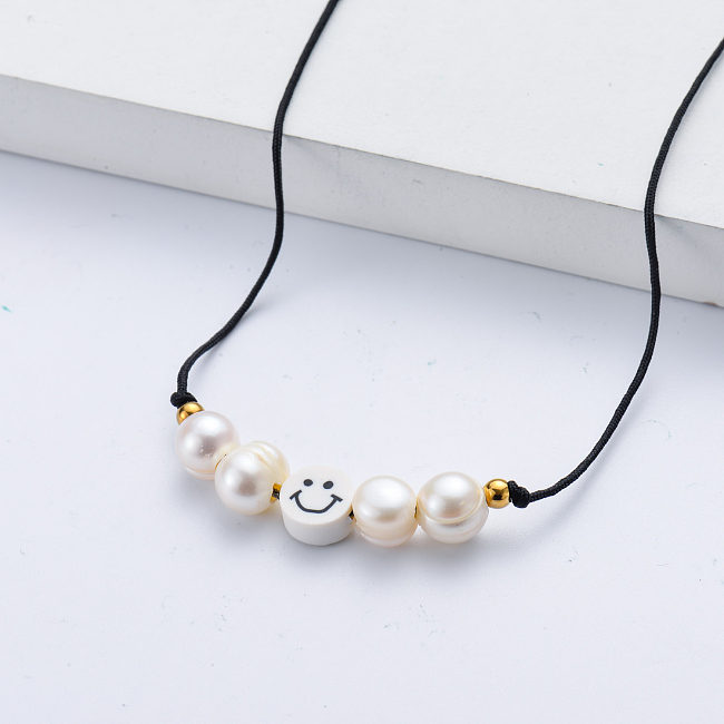 Collar de cadena de cuerda negra con amuletos sonrientes pintados de silicona de estilo coreano