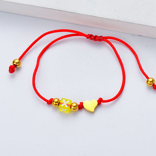 Pulsera roja con colgante de bola y corazón para niña