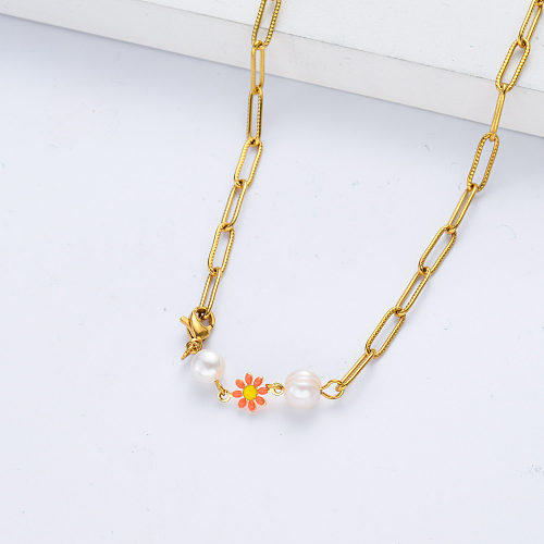 Forme de fleur de soleil en acier au titane avec collier de perles Collier plaqué or pour femme