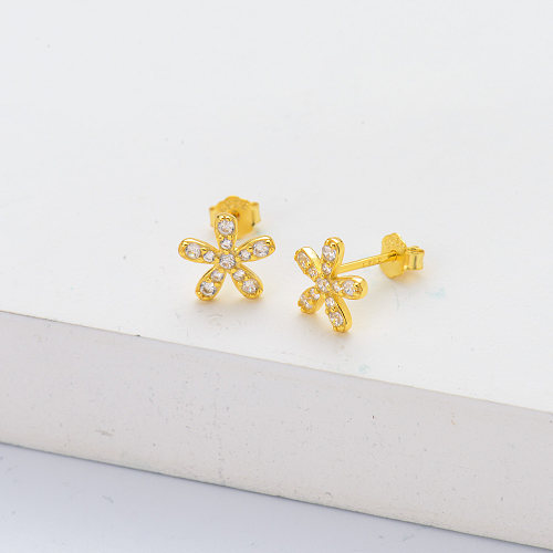 Regalo de compromiso Flor chapada en rodio S925 Aretes de plata esterlina