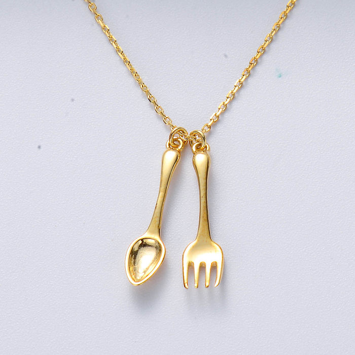 Colar de pingente de colher e garfo banhado a ouro de prata esterlina 925 com design exclusivo