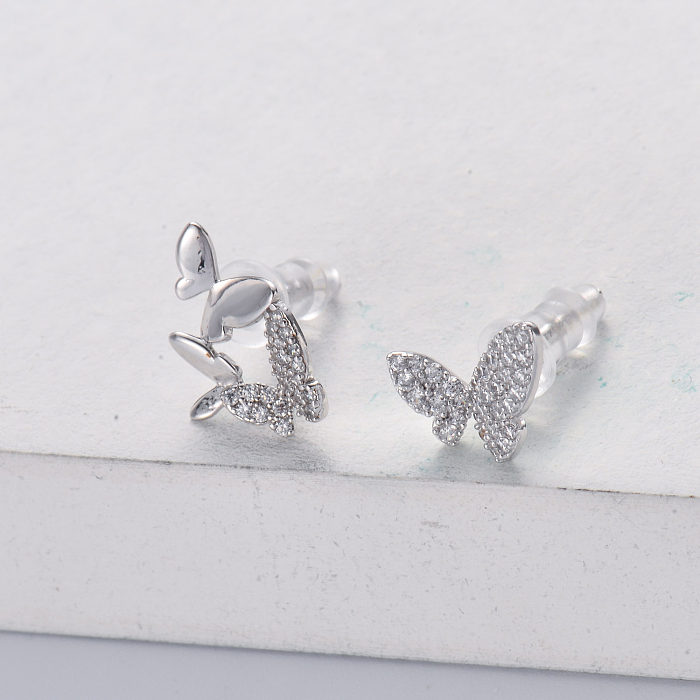 asymmetrischer Ohrring aus 925er Silber mit Zirkonia-Schmetterling