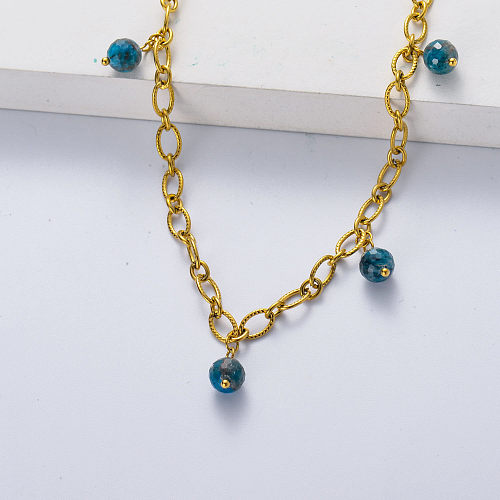 سلسلة سميكة غير متماثلة من الفولاذ المقاوم للصدأ مطلية بالذهب مع عقد من الأمازونيت باللون الأزرق الغامق