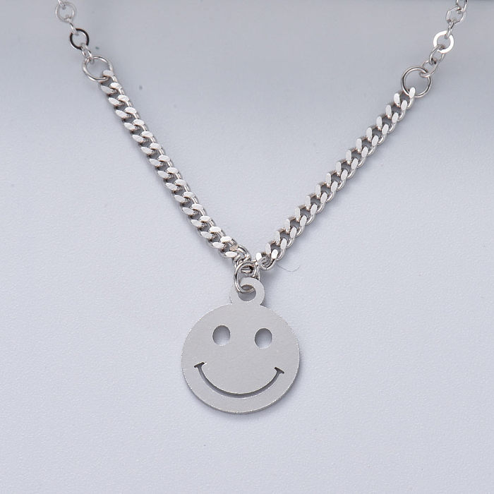collar minimalista con colgante de cara sonriente de plata 925 con color natural