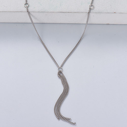 collier minimaliste tendance en argent 925 avec des femmes de couleur naturelle