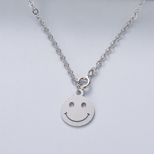 collier pendentif minimaliste en argent 925 avec un grand sourire de couleur naturelle