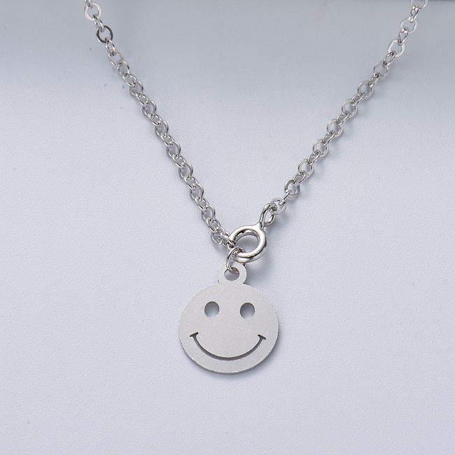 collar minimalista con colgante de cara de sonrisa grande de plata 925 con color natural
