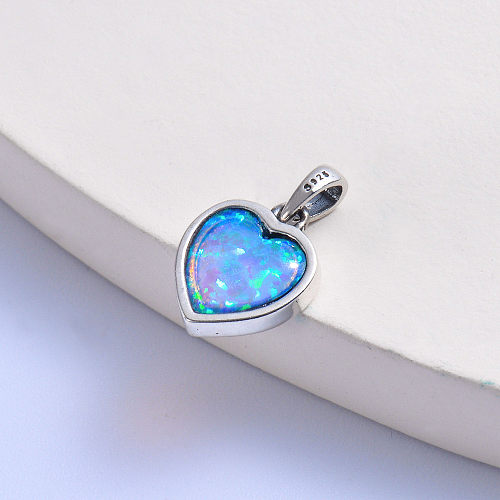 Pendentif tendance en argent 925 avec pierre d'opale bleue en forme de coeur