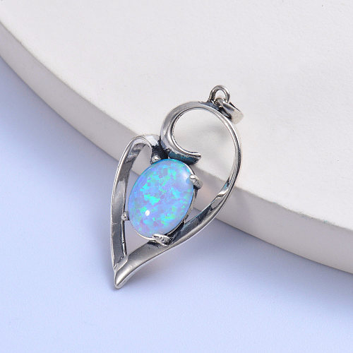 Grand pendentif de signal d'amour en argent 925 avec pierre d'opale ovale bleu clair