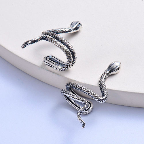 Pendiente clásico de mujer con forma de serpiente minimalista de plata 925