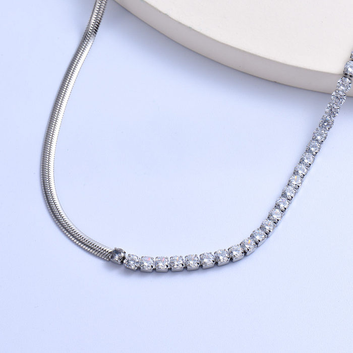 Moderno colar feminino de aço inoxidável 316L com corrente assimétrica de zircão