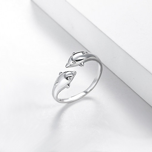 anillo de latón con forma de pez plateado para boda