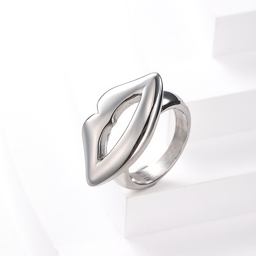 anillo de acero inoxidable con forma de labio para mujer