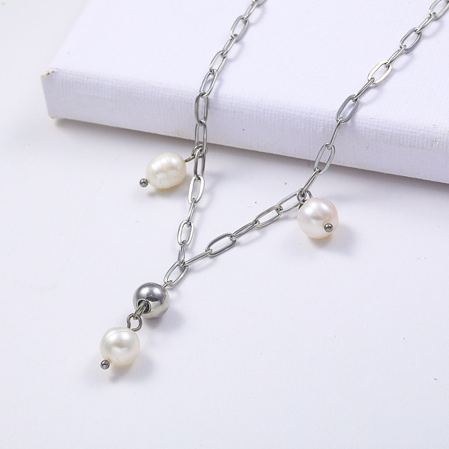 Collar moderno de acero inoxidable con perlas naturales para mujer.