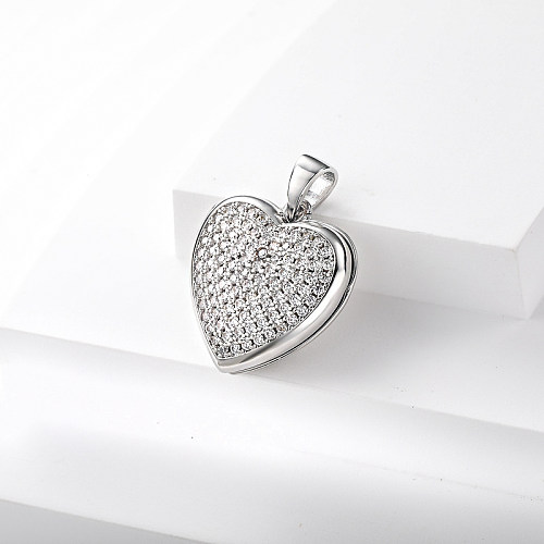 pingente de latão folheado a prata em formato de coração com zircônias