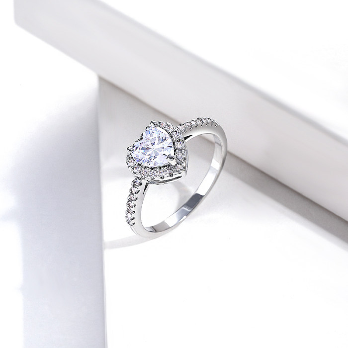 Anéis banhados a prata em forma de coração com presente de joias de casamento de zircônia
