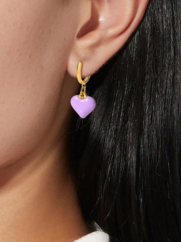 Boucle d'oreille minimaliste en acier inoxydable avec cœur en émail multicolore