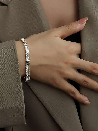 Geometrisches zierliches Armband aus Edelstahl mit Zirkonia