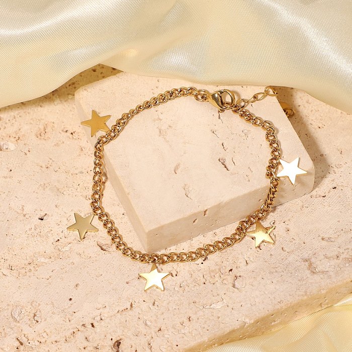 Bracelet géométrique en chaîne cubaine avec pendentif étoile à cinq branches dorées