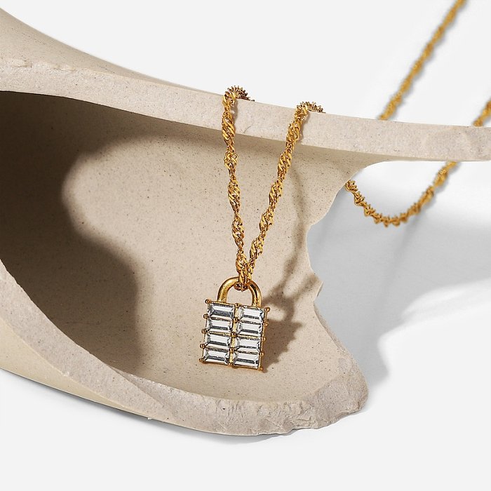 Nuevo collar con colgante de cerradura de acero inoxidable con circonita cuadrada chapada en oro de 18 quilates