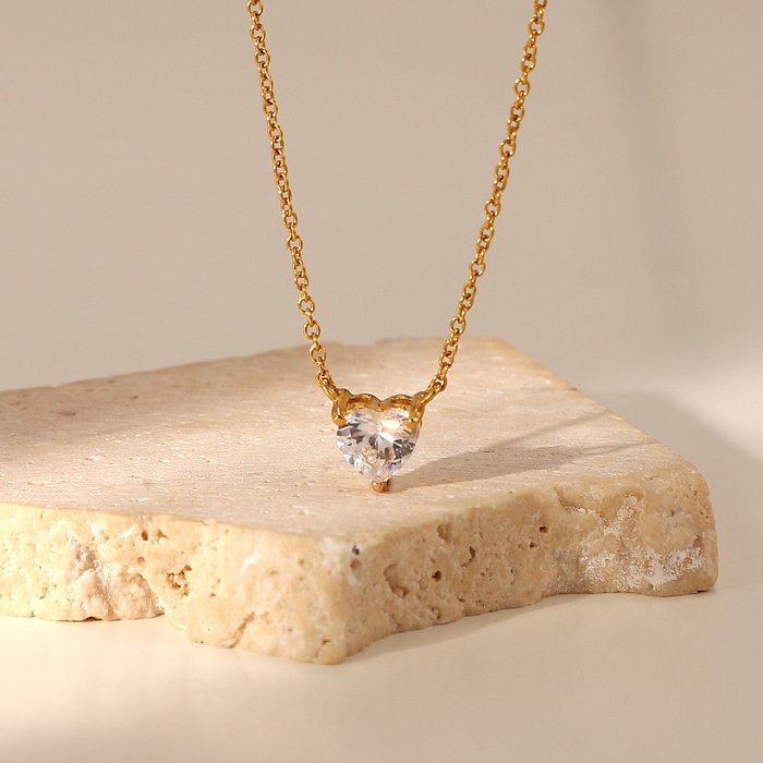 Colar de pingente de zircão em forma de coração de aço inoxidável banhado a ouro 18K da moda