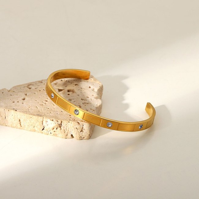 Bracelet rectangulaire en acier inoxydable plaqué or 18 carats avec zircon rond