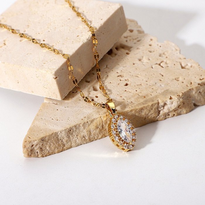 18k مطلية بالذهب الفولاذ المقاوم للصدأ مجوهرات المغزل شكل أبيض مكعب الزركون قلادة قلادة