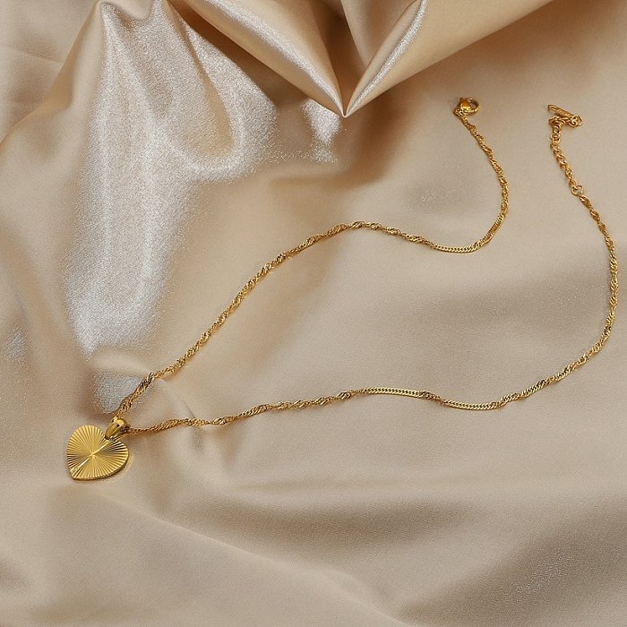 Einfache herzförmige Retro-Anhänger-Halskette aus 18 Karat Gold-Edelstahl