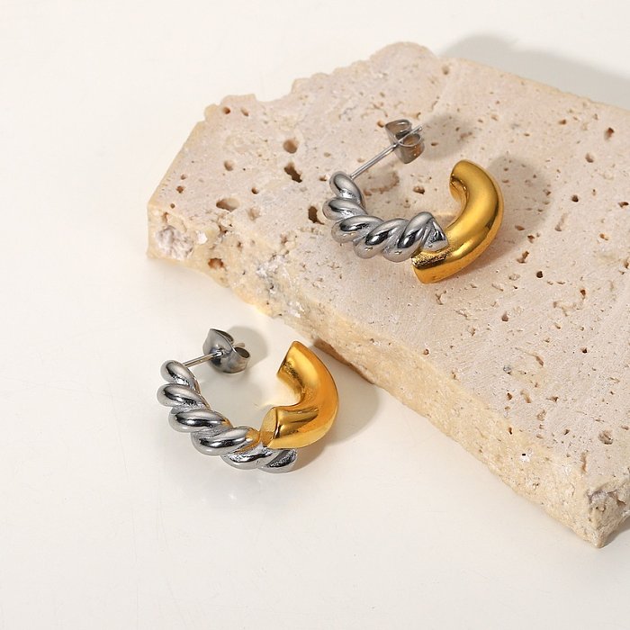 Pendientes en forma de C lisos con costuras retorcidas de acero inoxidable en oro de 18 quilates para mujer